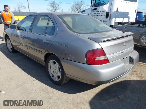 2000 Nissan Altima GXE with VIN 1N4DL01A9YC140466, listed as a IAAI auction lot 41605677 with 127,066 mi miles. Bid and sale history available at carsss.com. Image 3.