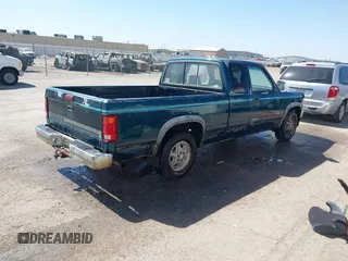 1995 Dodge Dakota z VIN 1B7GL23X3SS144109, wystawiony jako IAAI lot #41767996 z przebiegiem 204 670 mil mil oraz . Historia ofert i sprzedaży dostępna na DreamBid. Obrazek 4.