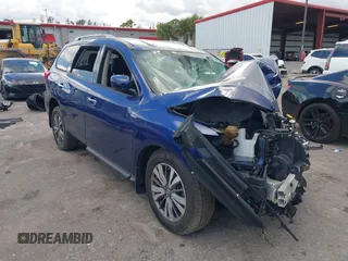 2018 Nissan Pathfinder S z VIN 5N1DR2MN3JC667181, wystawiony jako IAAI lot #41742920 z przebiegiem 51 154 mil mil oraz . Historia ofert i sprzedaży dostępna na DreamBid. Obrazek 1.