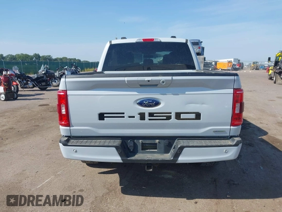 2022 Ford F-150 XL z VIN 1FTEW1EP7NKD78585, wystawiony jako IAAI lot #40264151 z przebiegiem Nie podano mil oraz . Historia ofert i sprzedaży dostępna na DreamBid. Obrazek 16.