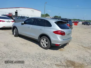 2012 Porsche Cayenne S Hybrid z VIN WP1AE2A20CLA92424, wystawiony jako IAAI lot #42315279 z przebiegiem 129 119 mil mil oraz . Historia ofert i sprzedaży dostępna na DreamBid. Obrazek 3.