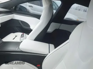 2021 Tesla Model S Plaid z VIN 5YJSA1E64MF452744, wystawiony jako IAAI lot #41375136 z przebiegiem Nie podano mil oraz . Historia ofert i sprzedaży dostępna na DreamBid. Obrazek 7.