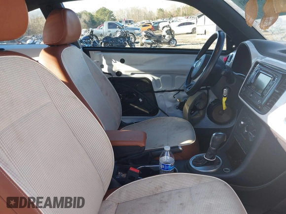 2015 Volkswagen Beetle Fleet Edition with VIN 3VWF17AT3FM602984, listed as a IAAI auction lot 41432981 with 111,000 mi miles and . Bid and sale history available at DreamBid. Image 5.