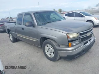 2006 Chevrolet Silverado 1500 LT1 with VIN 1GCEC19Z46Z286914, listed as a IAAI auction lot 41877068 with 185,524 mi miles. Bid and sale history available at carsss.com. Image 1.