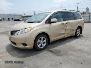 2012 Toyota Sienna LE AAS с VIN 5TDKK3DC5CS227808, выставлен на аукционе Copart как лот 57984515 с пробегом 103 656 миль миль и Списание • Salvage title. История ставок и продаж доступна на DreamBid. Изображение 1.