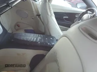 2022 Aston Martin DB11 z VIN SCFRMFCWXNGM11257, wystawiony jako Copart lot #75162314 z przebiegiem Nie podano mil oraz Szkody całkowita. Historia ofert i sprzedaży dostępna na DreamBid. Obrazek 10.