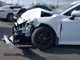 2025 Toyota Camry LE z VIN 4T1DAACK3SU533985, wystawiony jako IAAI lot #42118873 z przebiegiem Nie podano mil oraz . Historia ofert i sprzedaży dostępna na DreamBid. Obrazek 12.