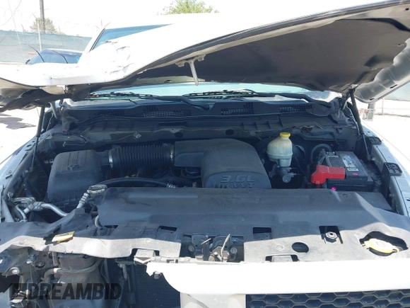 2015 Ram 1500 Express z VIN 1C6RR6KGXFS605044, wystawiony jako IAAI lot #42476988 z przebiegiem 100 498 mil mil oraz . Historia ofert i sprzedaży dostępna na DreamBid. Obrazek 10.
