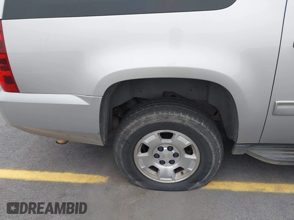 2010 Chevrolet Suburban Commercial with VIN 1GNUKHE30AR186320, listed as a IAAI auction lot 41544991 with 216,037 mi miles and . Bid and sale history available at DreamBid. Image 17.