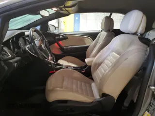 2017 Buick Cascada Premium с VIN W04WH3N56HG085903, выставлен на аукционе Copart как лот 58988715 с пробегом 80 455 миль миль и Списание • Salvage title. История ставок и продаж доступна на DreamBid. Изображение 7.