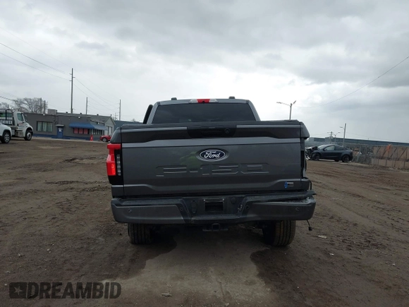 2024 Ford F-150 Lightning XLT z VIN 1FTVW3LK0RWG14334, wystawiony jako IAAI lot #41856218 z przebiegiem 2 037 mil mil oraz . Historia ofert i sprzedaży dostępna na DreamBid. Obrazek 16.