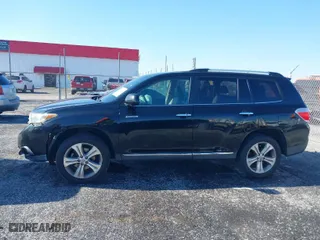 2011 Toyota Highlander Limited with VIN 5TDYK3EH1BS028564, listed as a IAAI auction lot 41282900 with 202,677 mi miles. Bid and sale history available at carsss.com. Image 14.