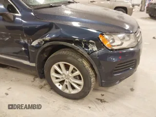 2014 Volkswagen Touareg Sport with VIN WVGEF9BP9ED008967, listed as a IAAI auction lot 41984409 with 193,859 mi miles and . Bid and sale history available at DreamBid. Image 6.