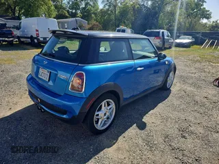 2009 MINI Hardtop S with VIN WMWMF73519TW86705, listed as a Copart auction lot 52047985 with 80,443 mi miles and Clean Title. Bid and sale history available at DreamBid. Image 4.