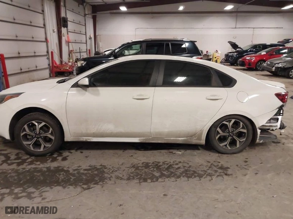 2020 Kia Forte LXS with VIN 3KPF24AD4LE152002, listed as a IAAI auction lot 41408233 with NaN miles. Bid and sale history available at carsss.com. Image 15.