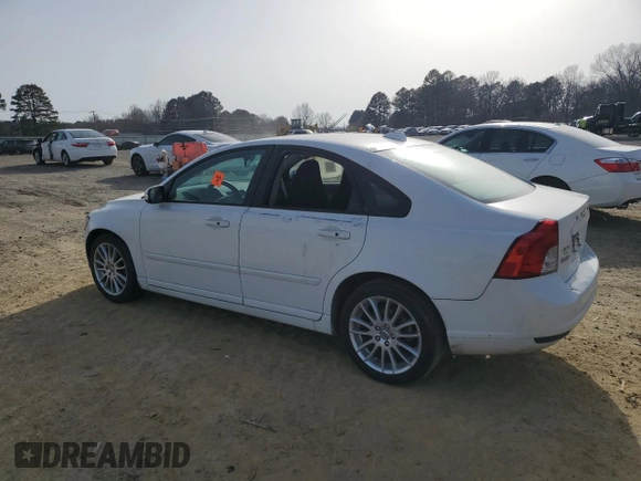 2010 Volvo S40 z VIN YV1382MS5A2501379, wystawiony jako Copart lot #47966145 z przebiegiem 159 967 mil mil oraz Szkoda całkowita • Salvage title. Historia ofert i sprzedaży dostępna na DreamBid. Obrazek 2.