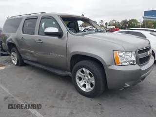 2008 Chevrolet Suburban LTZ z VIN 1GNFC16048R177048, wystawiony jako IAAI lot #42163982 z przebiegiem 104 633 mil mil oraz . Historia ofert i sprzedaży dostępna na DreamBid. Obrazek 1.