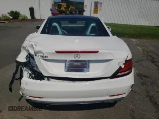 2020 Mercedes-Benz SLC 300 z VIN W1KPK3JAXLF169788, wystawiony jako Copart lot #63054754 z przebiegiem 20 666 mil mil oraz Szkody całkowita. Historia ofert i sprzedaży dostępna na DreamBid. Obrazek 6.