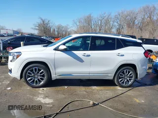2024 GMC Terrain Denali with VIN 3GKALXEG8RL375892, listed as a IAAI auction lot 41489464 with 2,427 mi miles and . Bid and sale history available at DreamBid. Image 14.
