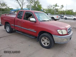 2000 Toyota Tundra SR5 z VIN 5TBRT3417YS053962, wystawiony jako IAAI lot #42051203 z przebiegiem 165 584 mil mil oraz . Historia ofert i sprzedaży dostępna na DreamBid. Obrazek 1.