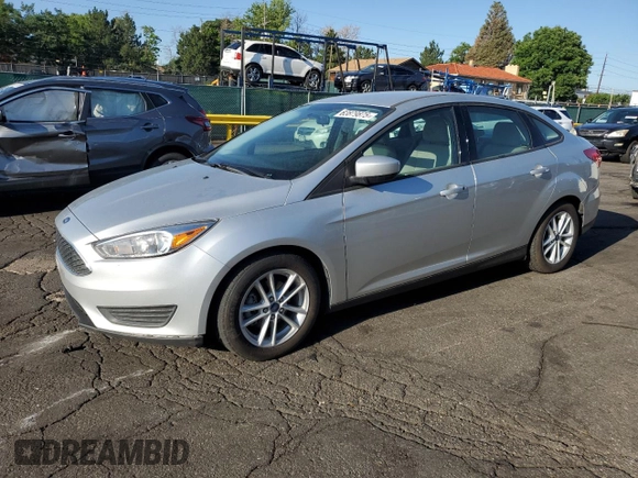2018 Ford Focus SE z VIN 1FADP3F26JL278091, wystawiony jako Copart lot #63879875 z przebiegiem 81 984 mil mil oraz Czysty tytuł • Clean title. Historia ofert i sprzedaży dostępna na DreamBid. Obrazek 1.