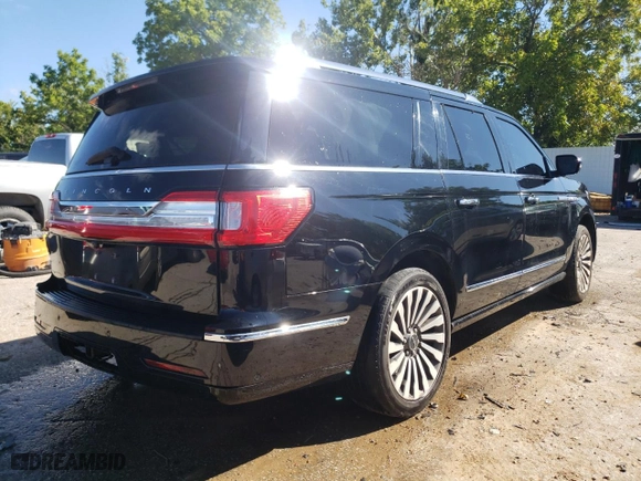2018 Lincoln Navigator L Reserve with VIN 5LMJJ3LT6JEL18811, listed as a Copart auction lot 61024284 with 109,940 mi miles and Salvage Title. Bid and sale history available at carsss.com. Image 3.