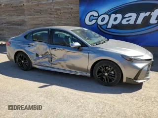 2025 Toyota Camry LE with VIN 4T1DAACK8SU520858, listed as a Copart auction lot 55131795 with 17,595 mi miles and Clean Title. Bid and sale history available at carsss.com. Image 4.