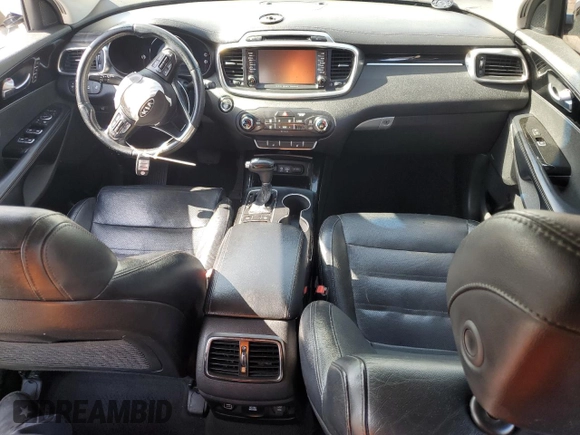 2017 Kia Sorento SXL z VIN 5XYPK4A54HG250891, wystawiony jako Copart lot #57791565 z przebiegiem Nie podano mil oraz Szkoda całkowita • Salvage title. Historia ofert i sprzedaży dostępna na DreamBid. Obrazek 8.