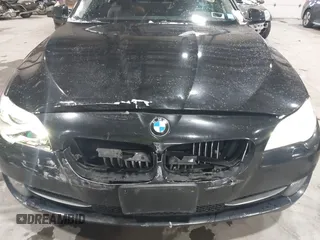 2013 BMW 5 Series 528i xDrive with VIN WBAXH5C57DD109045, listed as a IAAI auction lot 41525875 with 121,549 mi miles. Bid and sale history available at carsss.com. Image 6.