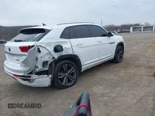 2021 Volkswagen Atlas SE z VIN 1V2RE2CA2MC205086, wystawiony jako IAAI lot #41902654 z przebiegiem 111 024 mil mil oraz . Historia ofert i sprzedaży dostępna na DreamBid. Obrazek 4.