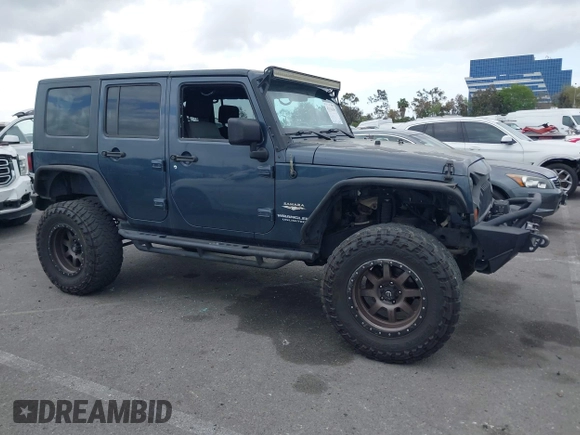 2008 Jeep Wrangler Unlimited Sahara z VIN 1J8GA59138L525836, wystawiony jako IAAI lot #42116359 z przebiegiem 199 600 mil mil oraz . Historia ofert i sprzedaży dostępna na DreamBid. Obrazek 14.