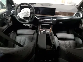 2026 BMW X5 xDrive40i z VIN 5UX23EU04T9052995, wystawiony jako Copart lot #61350465 z przebiegiem Nie podano mil oraz Czysty tytuł • Clean title. Historia ofert i sprzedaży dostępna na DreamBid. Obrazek 8.