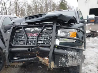 2019 GMC Sierra 2500HD Denali with VIN 1GT12SEY1KF229134, listed as a IAAI auction lot 41641498 with 97,691 mi miles. Bid and sale history available at carsss.com. Image 6.