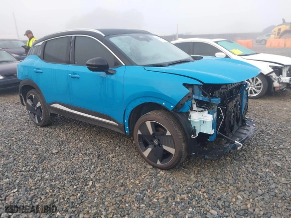 2025 Nissan Kicks SR with VIN 3N8AP6DA2SL335373, listed as a IAAI auction lot 41492889 with 4,900 mi miles. Bid and sale history available at carsss.com. Image 1.