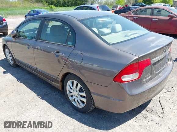2009 Honda Civic LX z VIN 1HGFA16519L004488, wystawiony jako IAAI lot #42231008 z przebiegiem 239 870 mil mil oraz . Historia ofert i sprzedaży dostępna na DreamBid. Obrazek 3.
