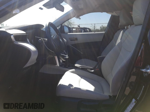 2022 Toyota Corolla Cross LE with VIN 7MUCAABG1NV033299, listed as a Copart auction lot 58018825 with 28,138 mi miles and Salvage title. Bid and sale history available at DreamBid. Image 7.