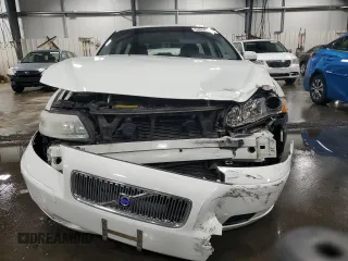 2005 Volvo V70 with VIN YV1SW612852462628, listed as a Copart auction lot 53698235 with 151,402 mi miles and Salvage title. Bid and sale history available at DreamBid. Image 5.