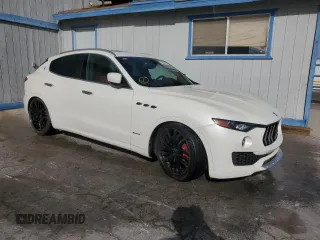 2018 Maserati Levante S with VIN ZN661YUL2JX302178, listed as a Copart auction lot 71066354 with 30,586 mi miles and Clean Title. Bid and sale history available at carsss.com. Image 4.