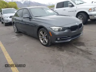 2016 BMW 3 Series 328i xDrive z VIN WBA8E3C55GK501703, wystawiony jako IAAI lot #42092169 z przebiegiem 66 842 mil mil oraz . Historia ofert i sprzedaży dostępna na DreamBid. Obrazek 1.