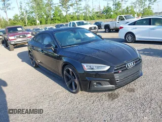 2019 Audi S5 Sportback Prestige z VIN WAUC4CF5XKA004458, wystawiony jako IAAI lot #42040306 z przebiegiem 83 214 mil mil oraz . Historia ofert i sprzedaży dostępna na DreamBid. Obrazek 1.