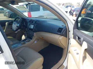 2013 Toyota Highlander with VIN 5TDZA3EH4DS042792, listed as a IAAI auction lot 41820271 with 118,536 mi miles and . Bid and sale history available at DreamBid. Image 5.