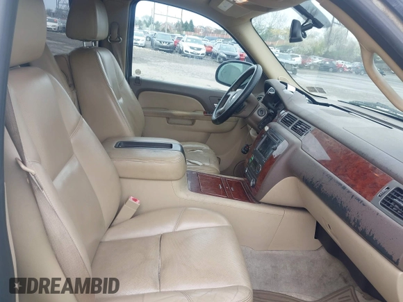 2010 Chevrolet Suburban LTZ with VIN 1GNUKKE35AR129351, listed as a IAAI auction lot 41971625 with 234,487 mi miles. Bid and sale history available at carsss.com. Image 5.