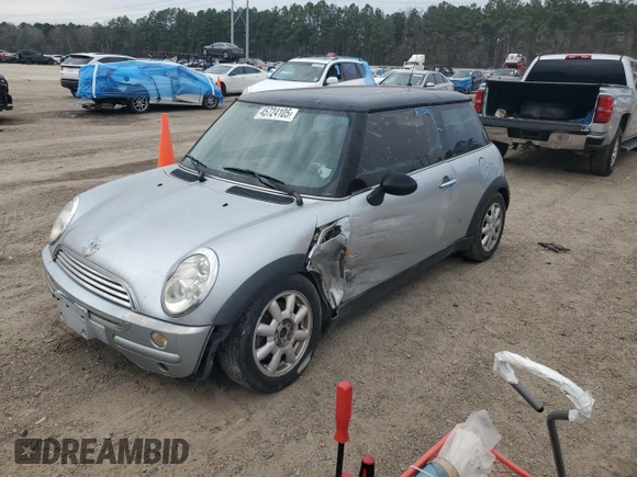 2004 MINI Hardtop with VIN WMWRC33424TJ63121, listed as a Copart auction lot 45724105 with 215,449 mi miles and Salvage Title. Bid and sale history available at DreamBid. Image 1.