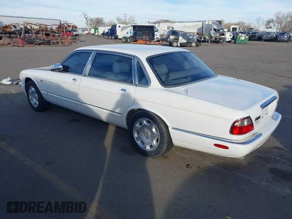 1998 Jaguar XJ Vanden Plas with VIN SAJKX6241WC829353, listed as a IAAI auction lot 41872667 with Not Provided miles and . Bid and sale history available at DreamBid. Image 3.