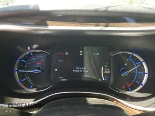 2022 Chrysler Pacifica Hybrid Limited z VIN 2C4RC1S7XNR123039, wystawiony jako Copart lot #57786915 z przebiegiem 61 616 mil mil oraz Szkoda całkowita • Salvage title. Historia ofert i sprzedaży dostępna na DreamBid. Obrazek 9.