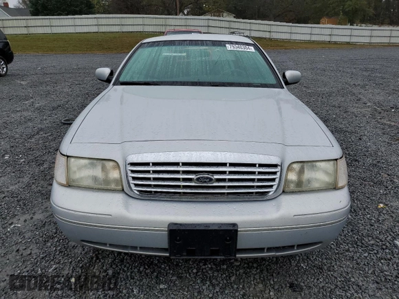 1999 Ford Crown Victoria Police z VIN 2FAFP71W8XX237354, wystawiony jako Copart lot #79340304 z przebiegiem 198 482 mil mil oraz Szkody całkowita. Historia ofert i sprzedaży dostępna na DreamBid. Obrazek 5.