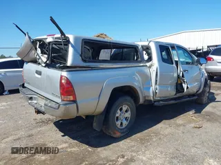 2008 Toyota Tacoma with VIN 5TEUU42N98Z538438, listed as a IAAI auction lot 41759938 with Not Provided miles and . Bid and sale history available at carsss.com. Image 4.