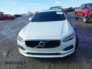 2018 Volvo S90 Momentum with VIN LVY982MK5JP036453, listed as a IAAI auction lot 41269326 with 82,231 mi miles. Bid and sale history available at carsss.com. Image 13.