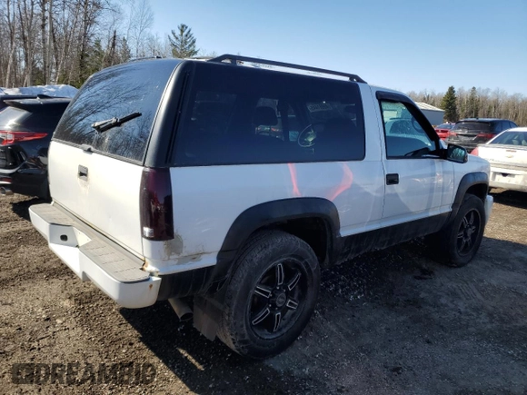 1998 Chevrolet Tahoe z VIN 3GNEK18R6WG128702, wystawiony jako Copart lot #49961445 z przebiegiem 154 187 mil mil oraz Czysty tytuł • Clean title. Historia ofert i sprzedaży dostępna na DreamBid. Obrazek 3.