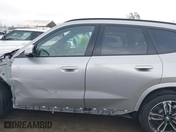 2023 BMW X1 xDrive28i z VIN WBX73EF02P5X48940, wystawiony jako IAAI lot #41528706 z przebiegiem 10 683 mil mil oraz . Historia ofert i sprzedaży dostępna na DreamBid. Obrazek 14.